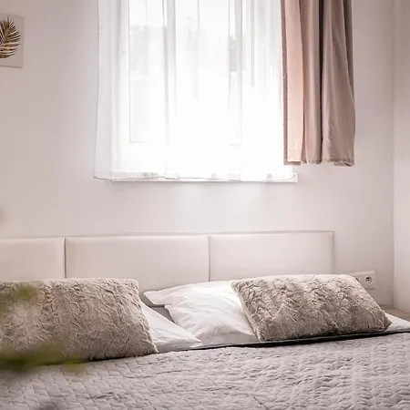 By Pyramid - Michal Apartment *