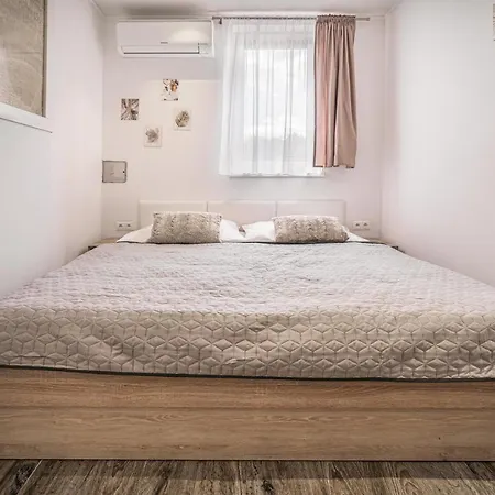 Apartment By Pyramid - Michal *