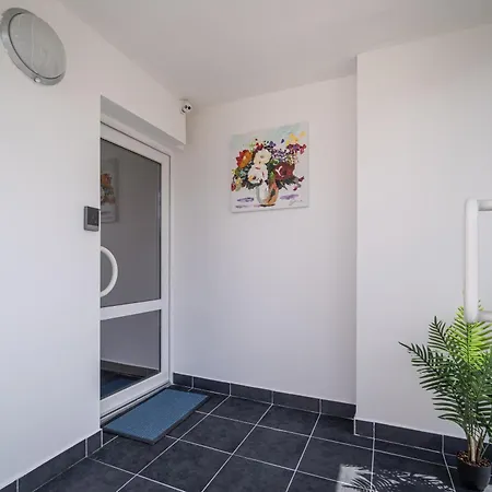 Apartment By Pyramid - Michal Bratislava