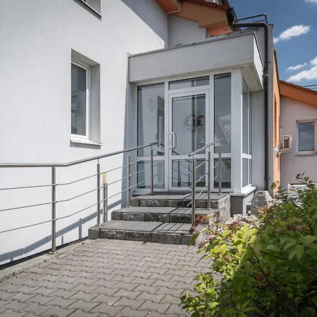 아파트 By Pyramid - Michal