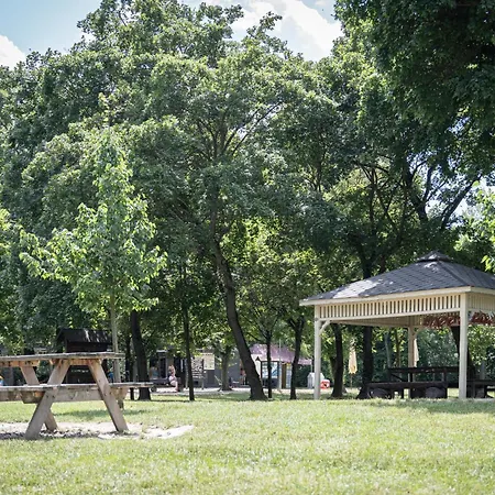 By Pyramid - Michal * 브라티슬라바