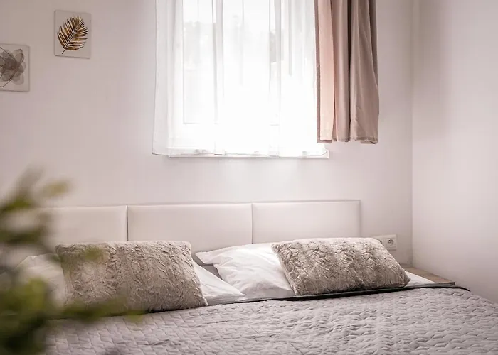 By Pyramid - Michal Appartement *