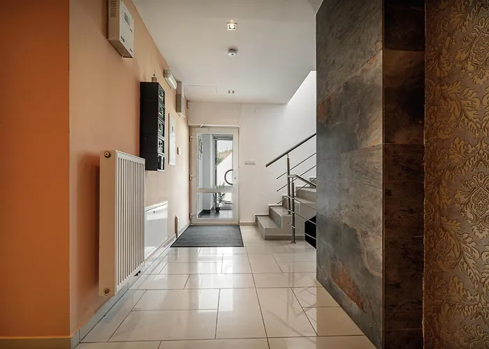 아파트 By Pyramid - Michal